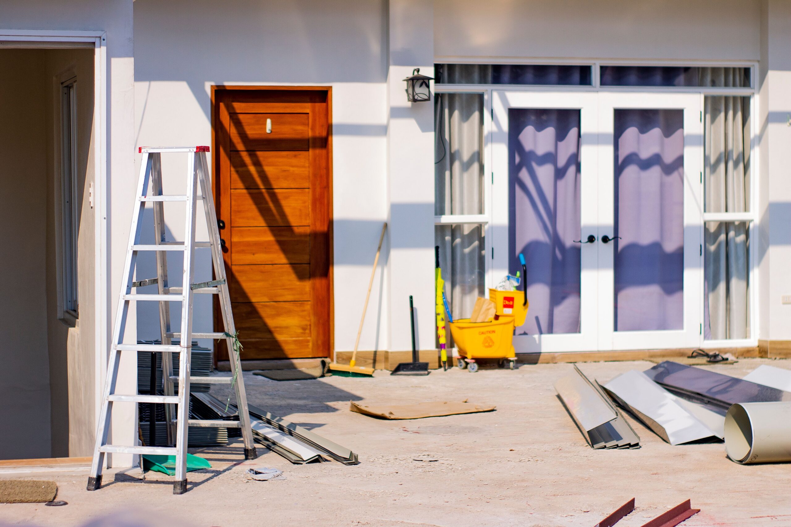 Intérieur rénové d'un bien immobilier avant sa mise en vente